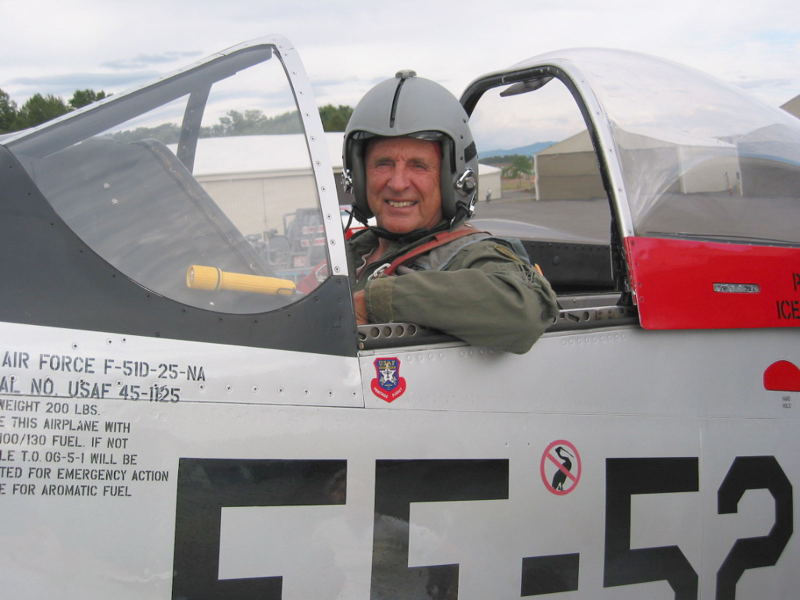 Bill Anders todavía hasta hace poco volaba un P-51 de la Segunda Guerra... una vez piloto eres piloto para siempre.